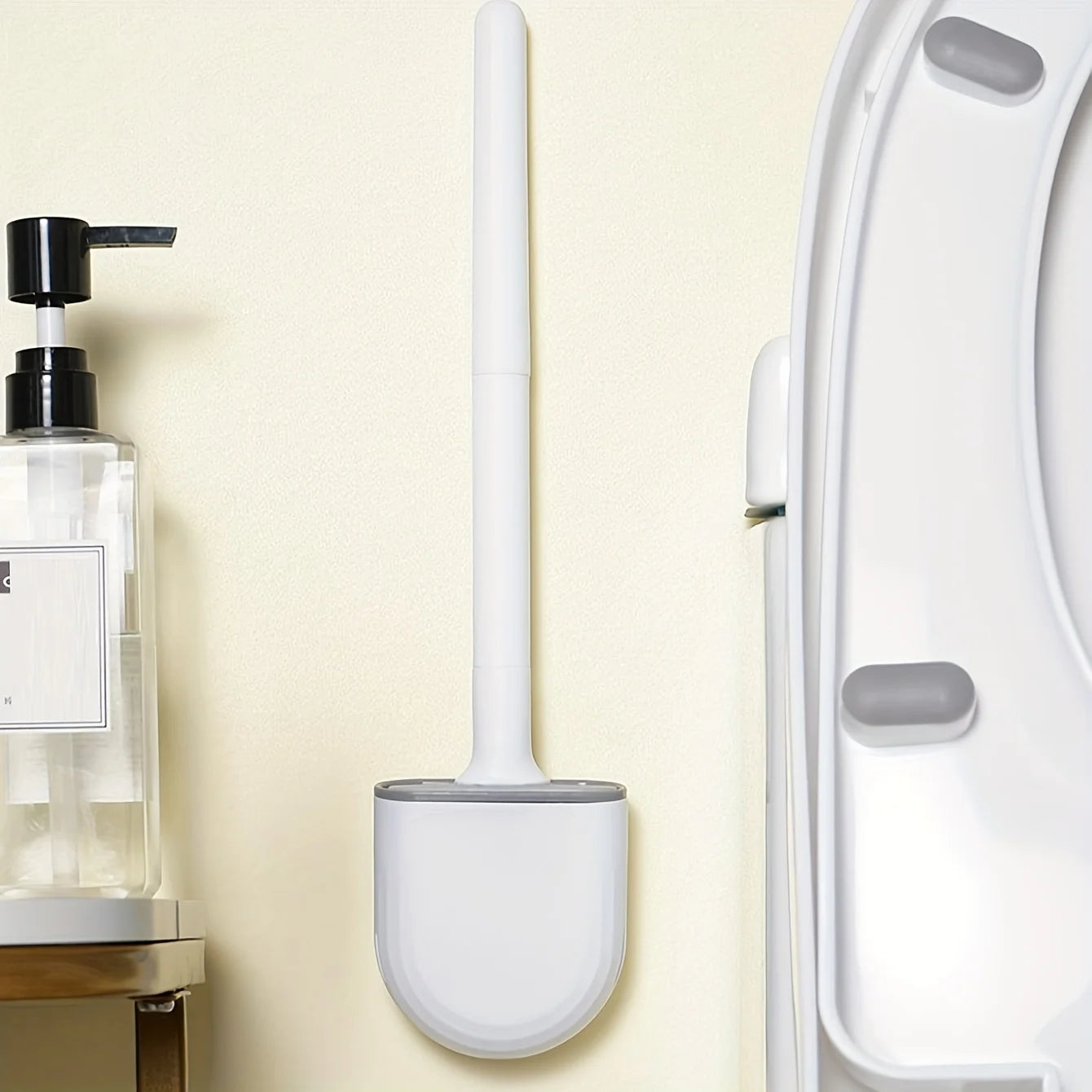 Escova de banheiro de silicone suspensa – Cabo longo e flexível – Escova de limpeza com suporte de secagem rápida – Acessório prático para banheiro