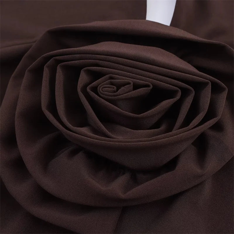 Vestido feminino outono 2025 novo marrom escuro gola halter sem mangas vestido tridimensional decoração de flores elegante temperamento